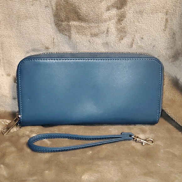*Wristlet/Wallet - Picture 1 of 7